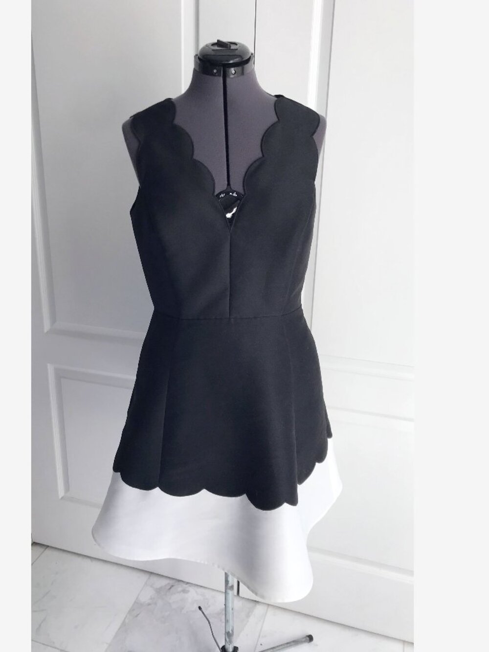 Kate Spade ♠️ Scalloped Dress in Color Block Black White, Size 10